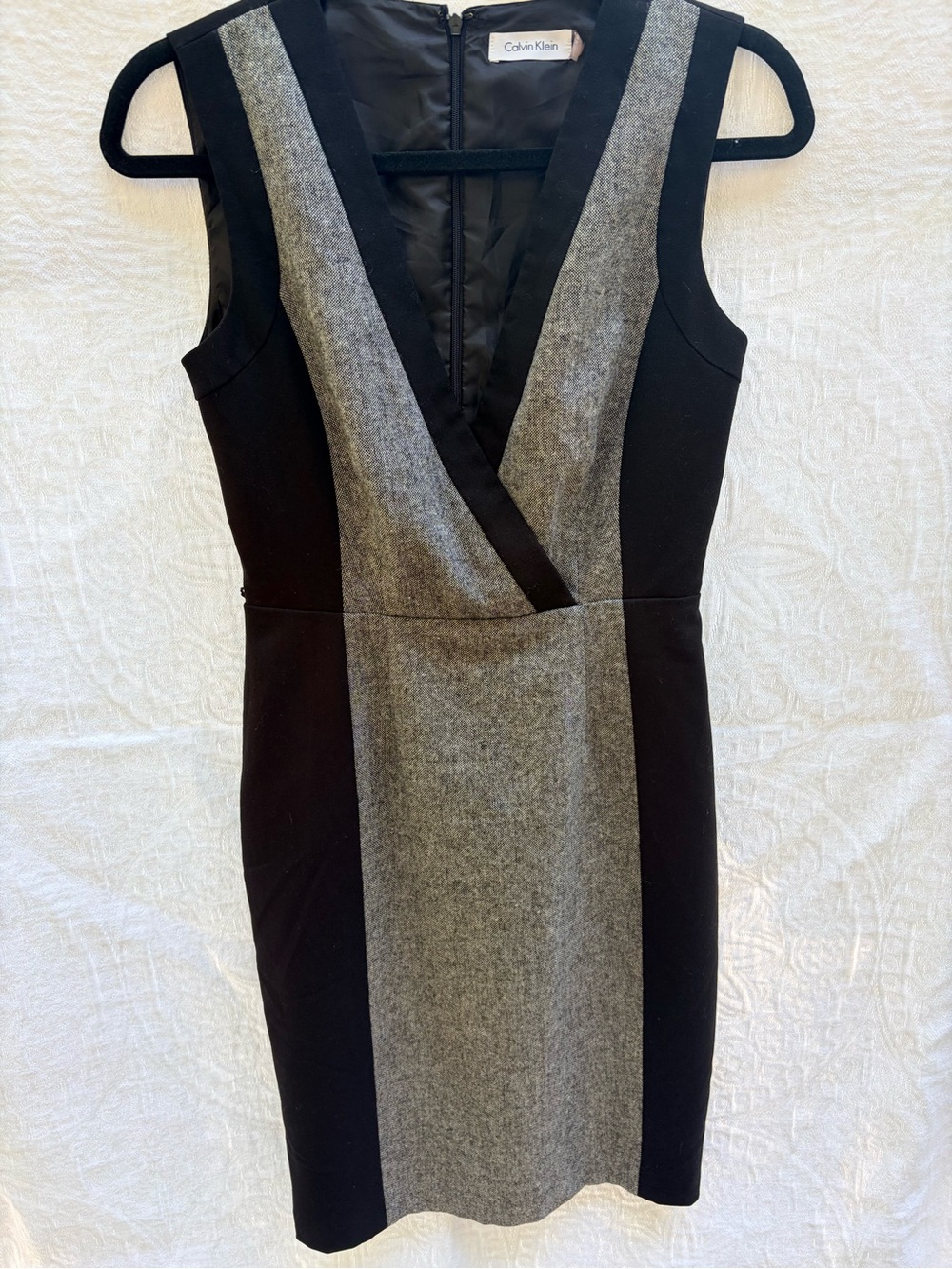 Calvin Klein Black and Gray V-Neck Sheath Dress